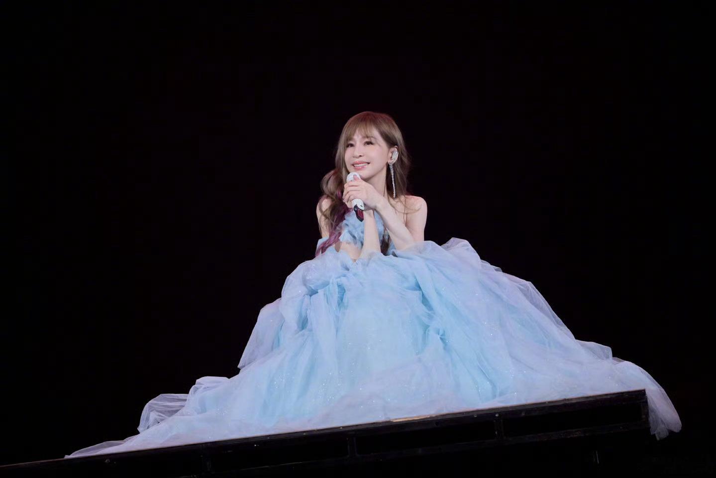 我姐姐一定在家努力研究新专辑考虑四巡怎么开