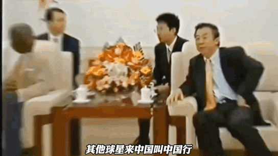 乔丹第一次来中国排面有多大？
绝对是你想象不到的大场面。
中国国家体育局局长出面