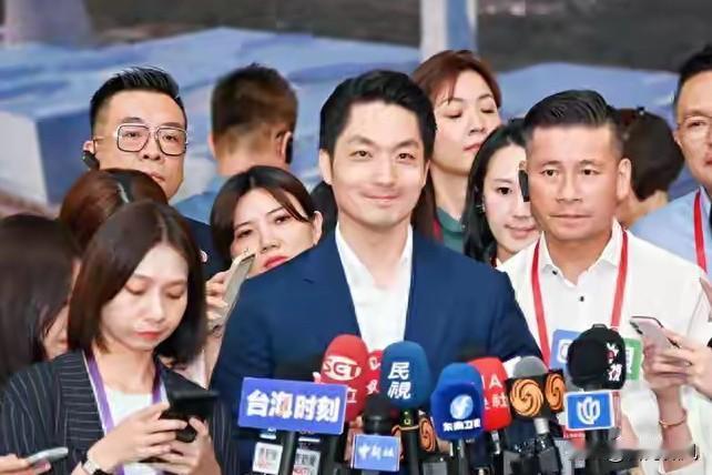 沈伯洋连轴跑行程，蒋万安佛系打法让人捏一把汗？
要说台北这场选战，现在的局面真是