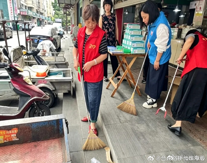 台州路桥菜场微行动让烟火气里开出文明花 扫的是菜渣，捡的是烟头，立起来的是文明标