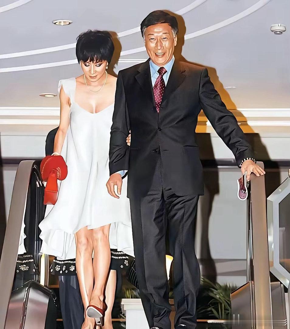 摄影人  窗外的景色。（图片来自网络分享）德国哲学家尼采曾说：“对待生命，你不妨