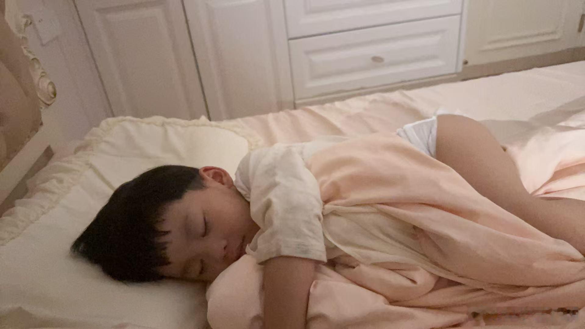 哈哈这张图太可爱了我也就盯了十分钟看了n遍 