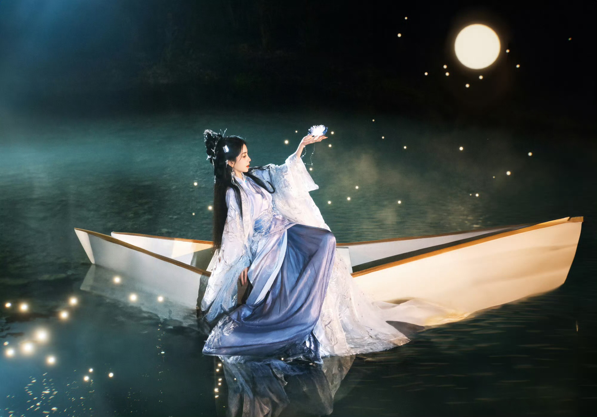angelababy [团圆时刻]杨颖 月渐圆 事如愿祝大家中秋快乐呀🥮 ​​