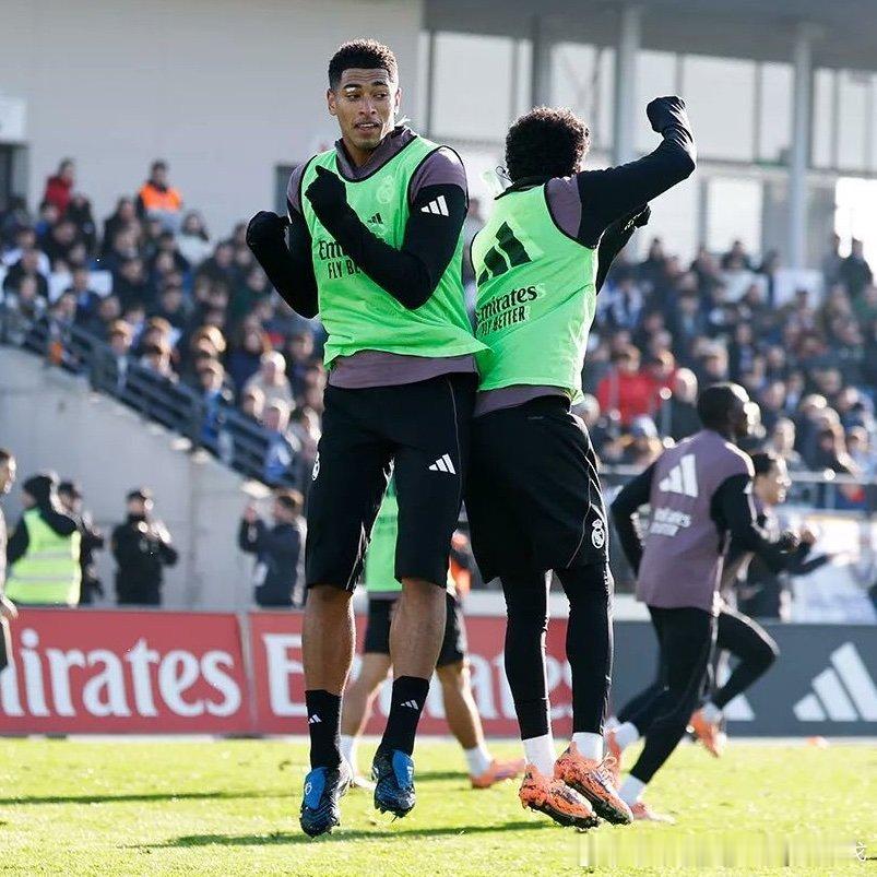 罗德里戈：“我总是和队友们开玩笑说，我就是个卡斯蒂亚人。”“在球迷的注视下训练是