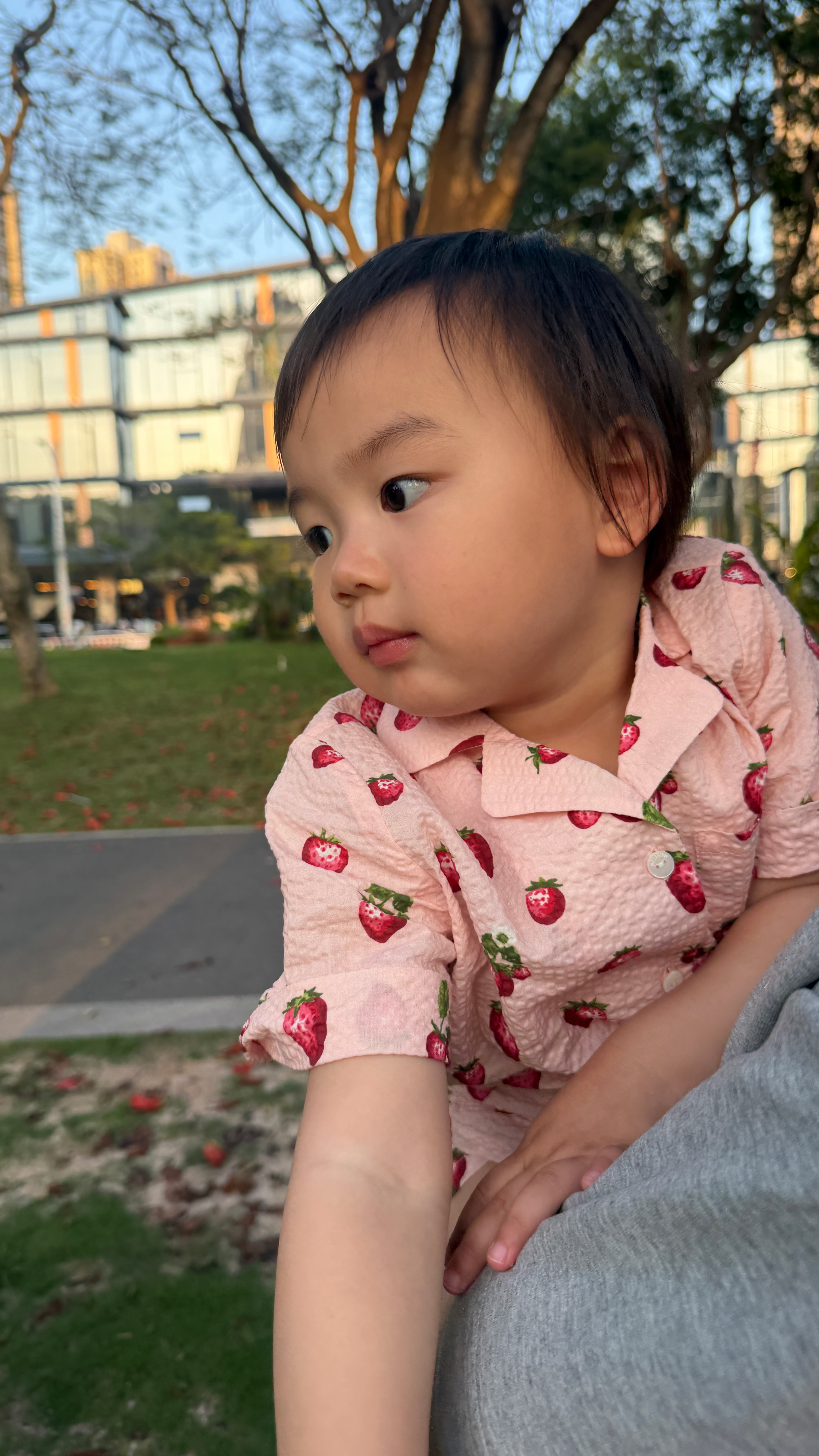 恩畅超级可爱，很会讲，一直主动找阿琛玩。 