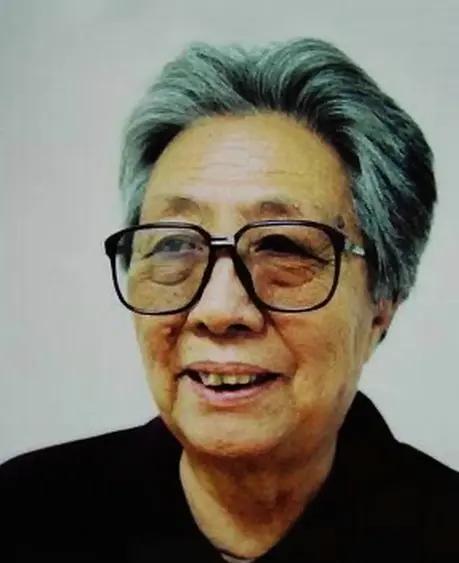 谭竹青同志是吉林省长春市人，自1956年以来，一直担任东站街道十委居民委员会主任