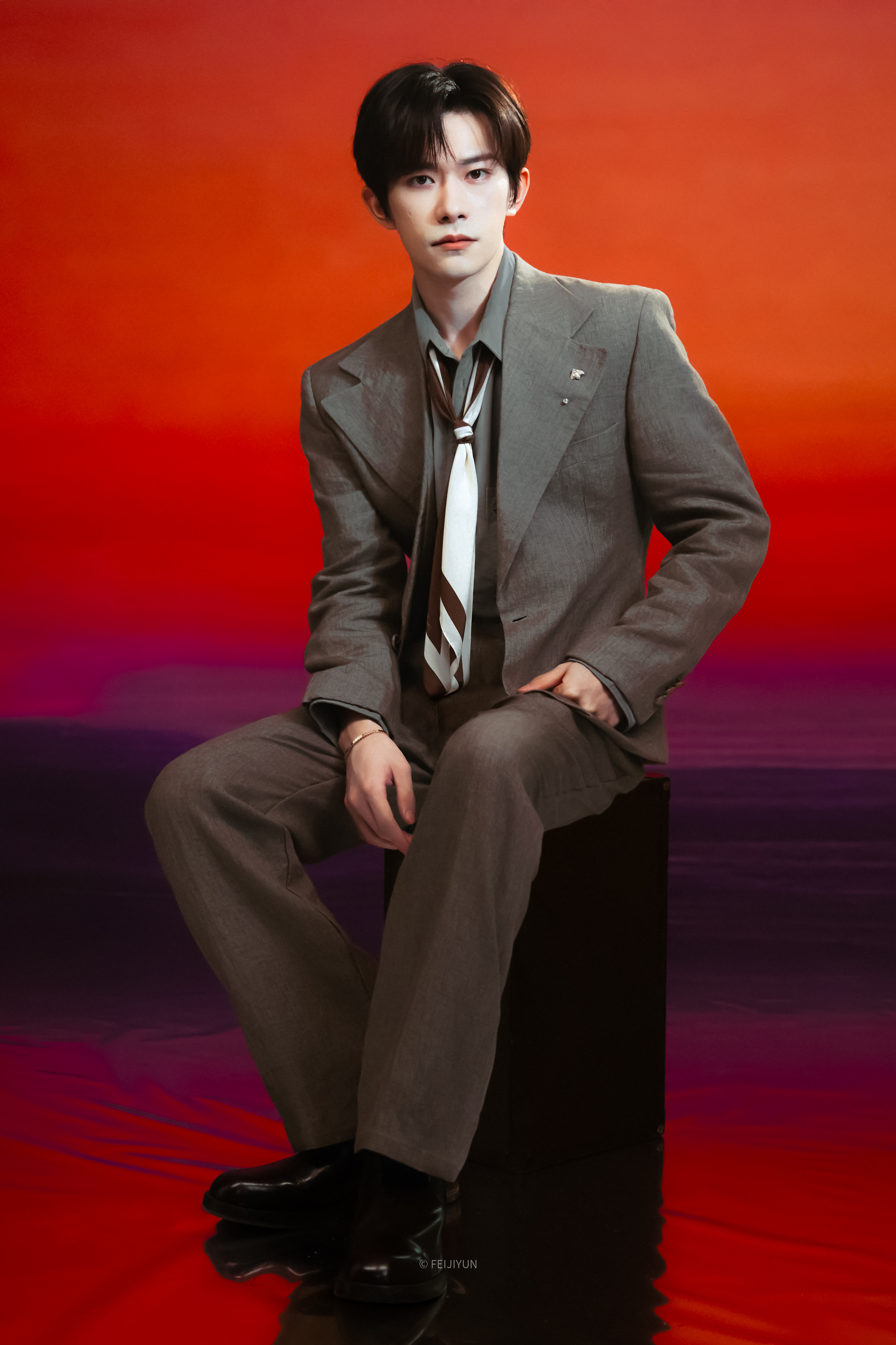 日落婚礼💍易烊千玺现身华为Pura90发布会｜易烊千玺之后会有一个vlog