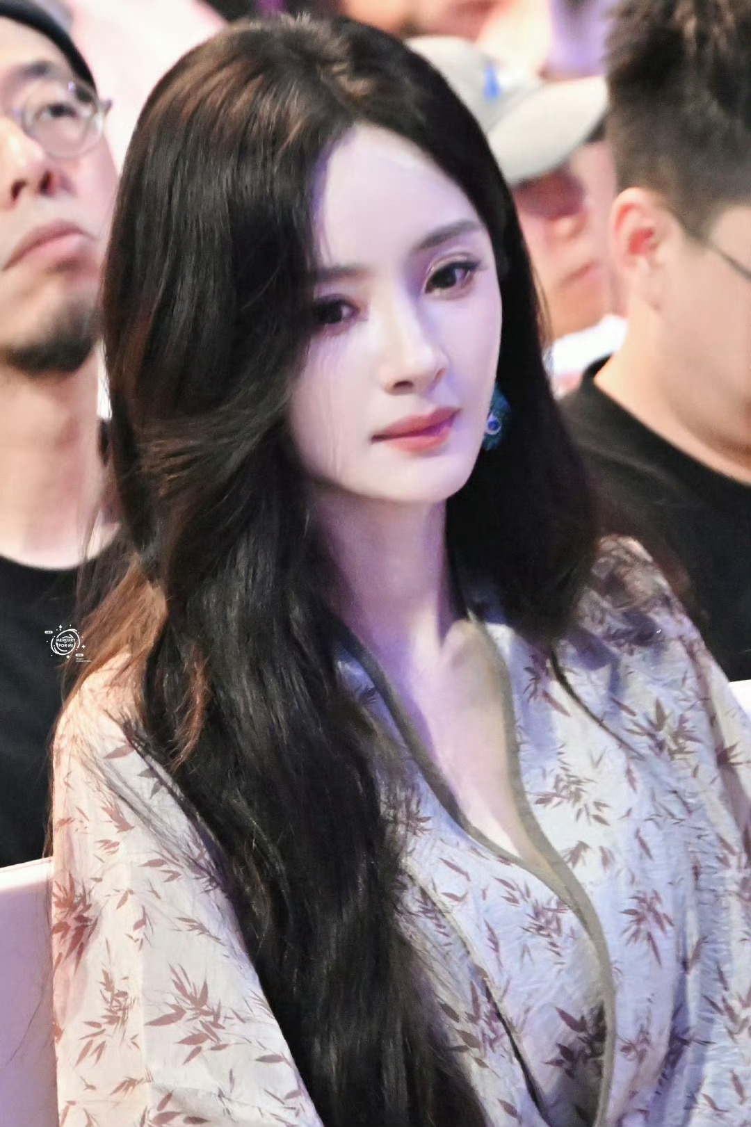 今晚的杨幂 脸蛋好伟大🥺 ​​​