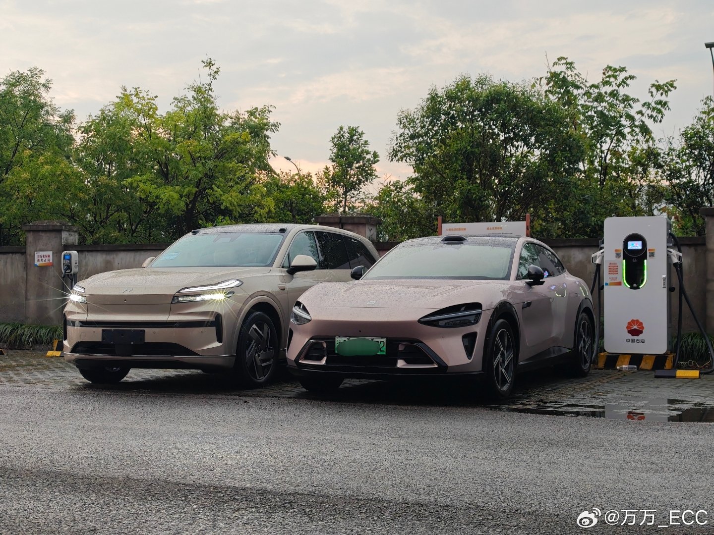 说出去谁信呢，右边比左边落地贵了快六万[笑cry]乐道l90小米yu7 ​​​