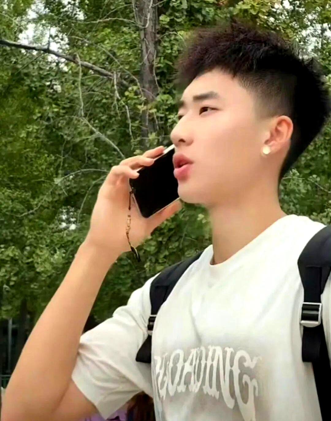 24日一大早，辽宁男篮就没在沈阳多停，韩德君副总经理带着队伍直奔朝阳凌源，热身赛