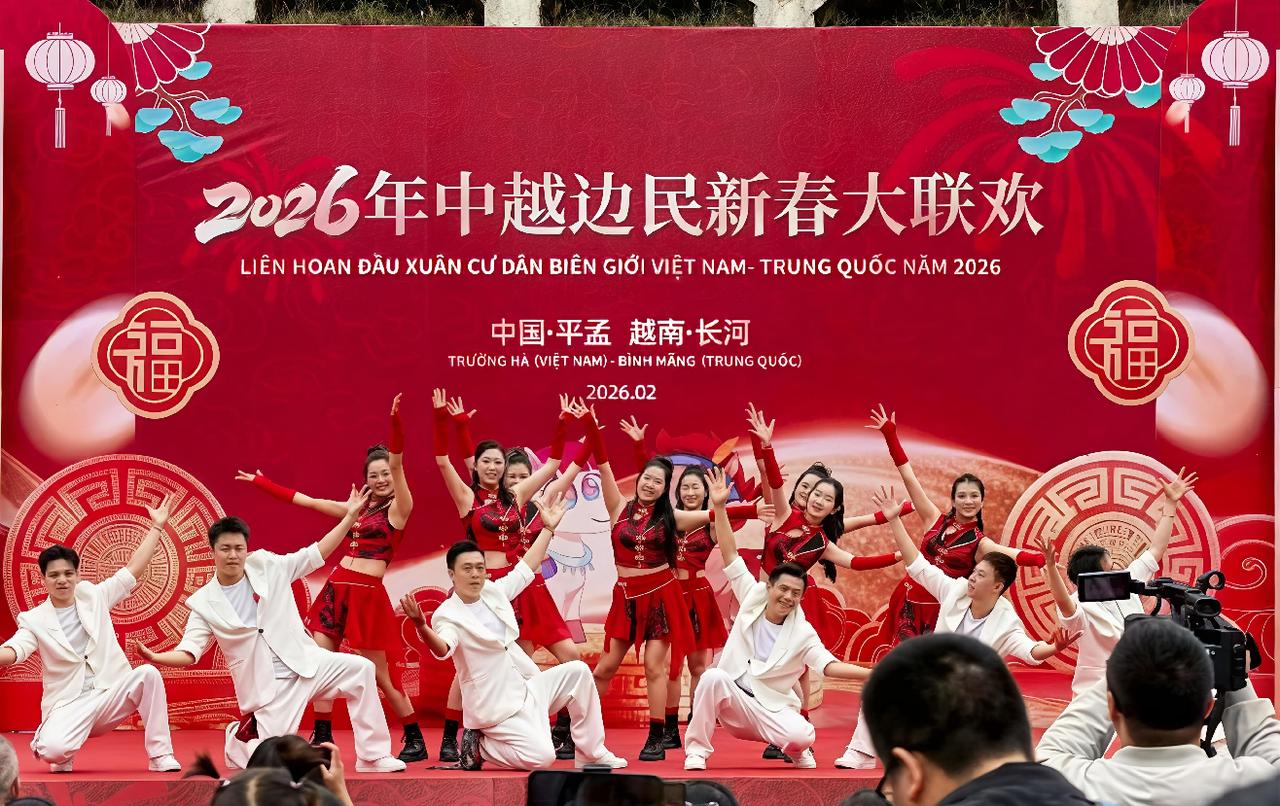 中国年的吸引力在于它既保留了传统文化的仪式感，又以开放包容的姿态让外国人成为“参