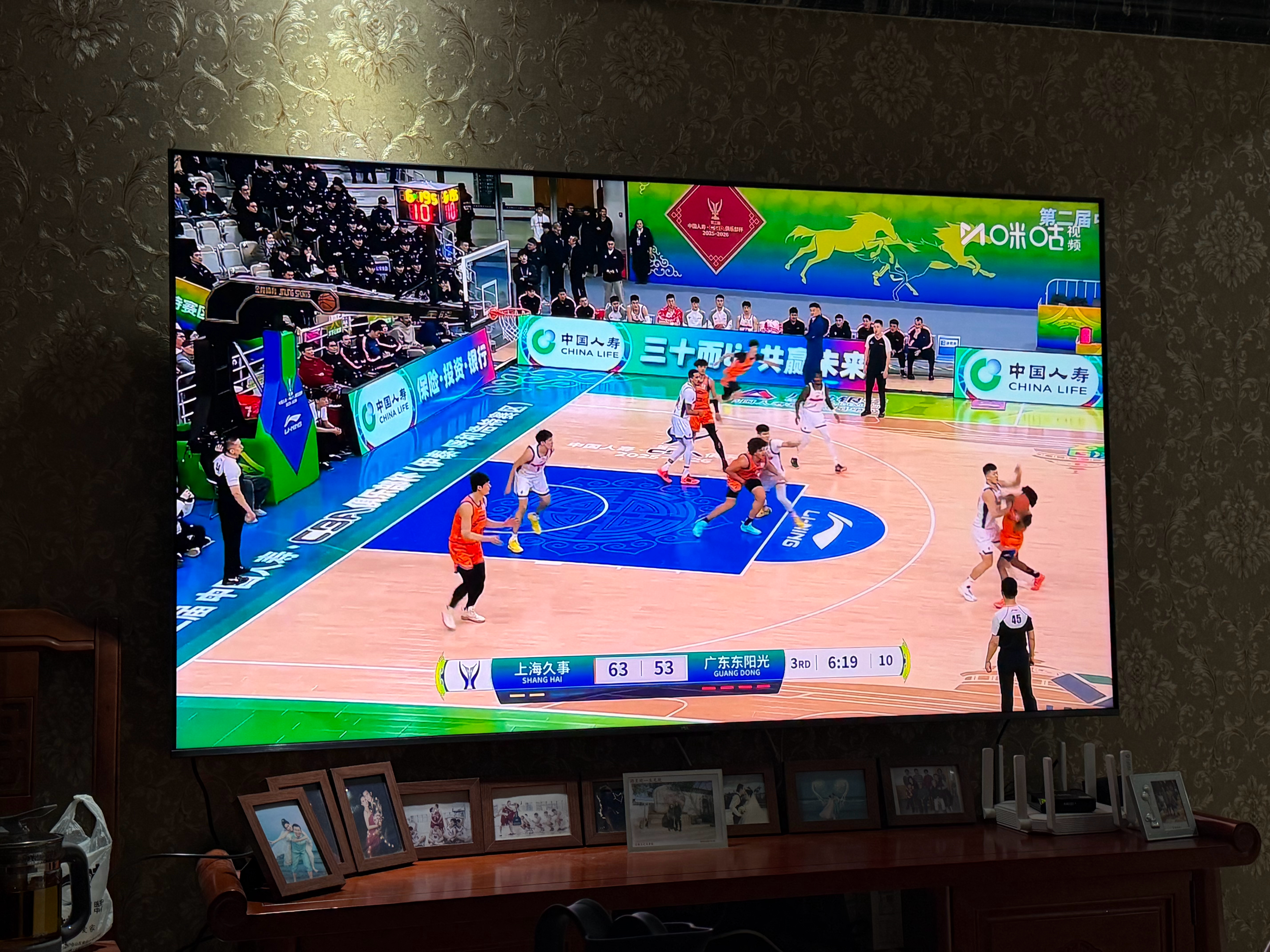 上海男篮vs广东男篮cba俱乐部杯 广东这几个老寒腿真给我看乐了 