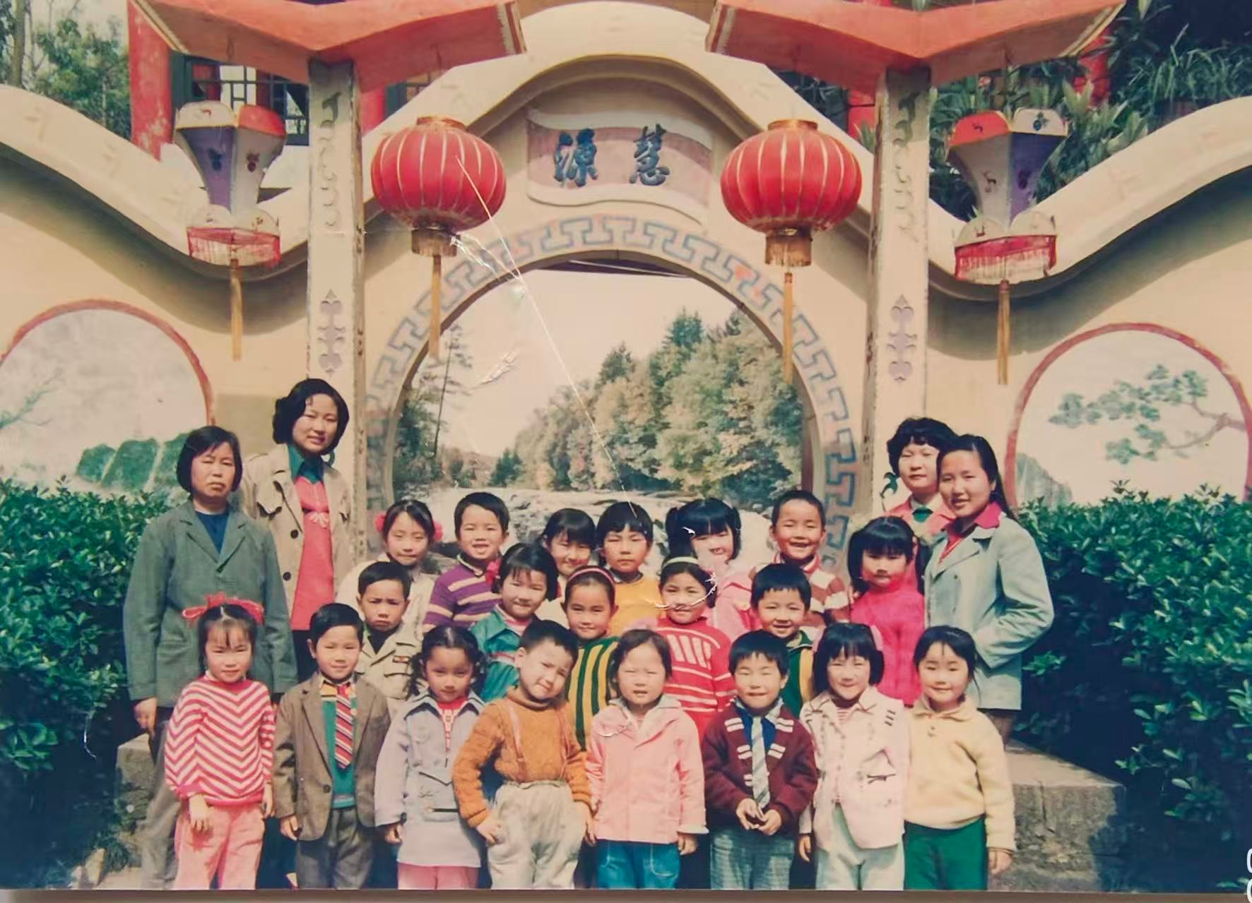 妈妈晚上发给我的问我身边的同学们都还记得名字不？然后一个一个点跟我回忆 幼儿园同