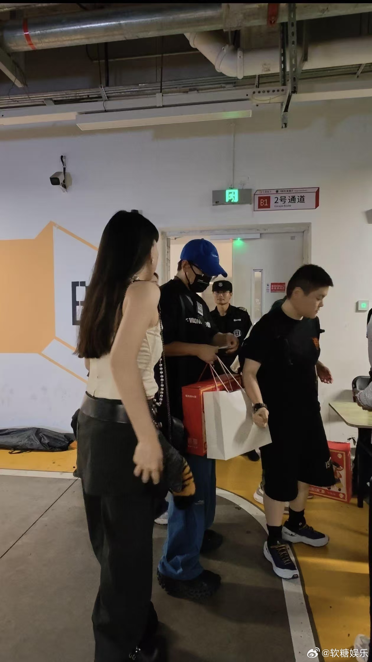 吴莫愁来给哈林报仇的吗吴莫愁来歌手是给哈林报仇的吗吴莫愁IP在湖南加偶遇歌手棚门