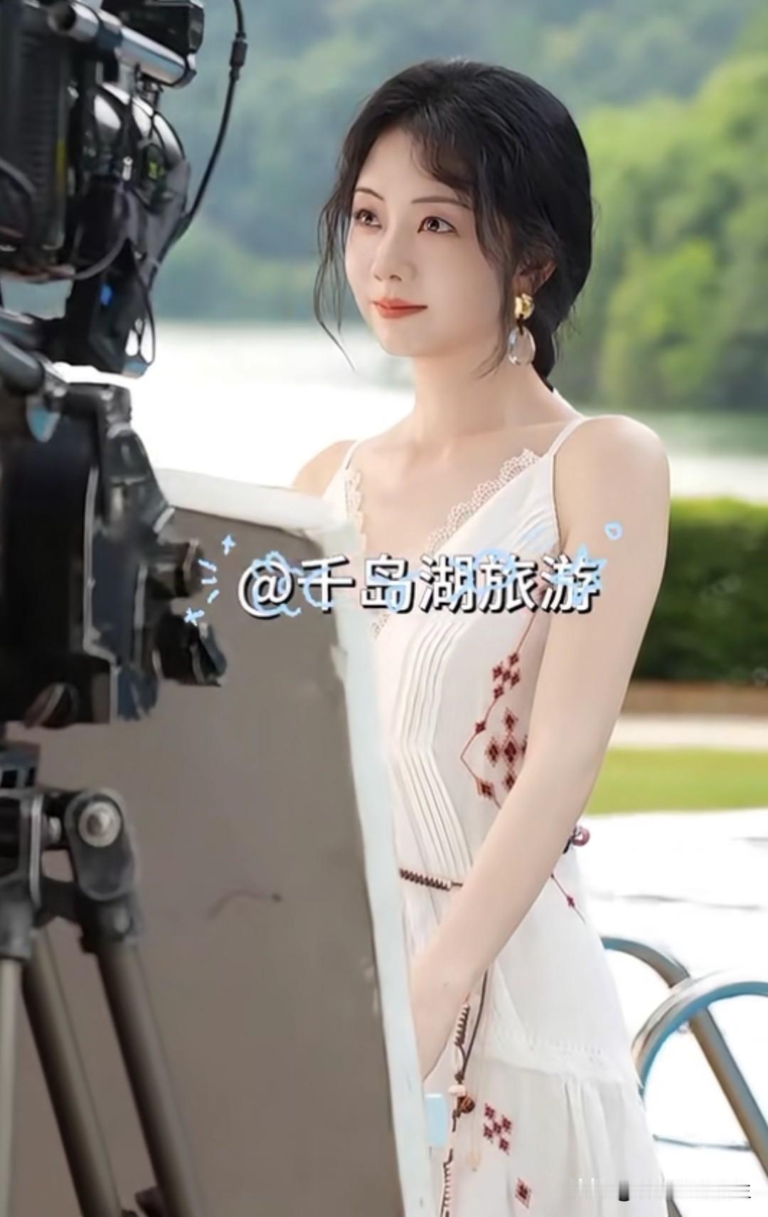 谭松韵美得发光，每部新剧都值得期待，超爱这个宝藏演员✨谭松韵演技实力 明星 [送