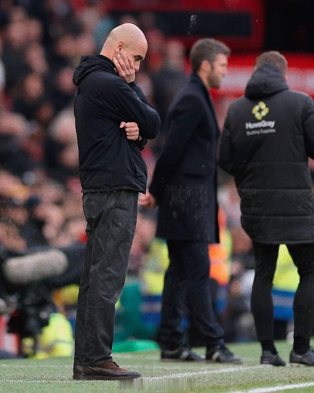 曼联2比0曼城瓜帅：胜负不能归于裁判的判罚，赛季还非常漫长北京时间今晚，曼城在曼