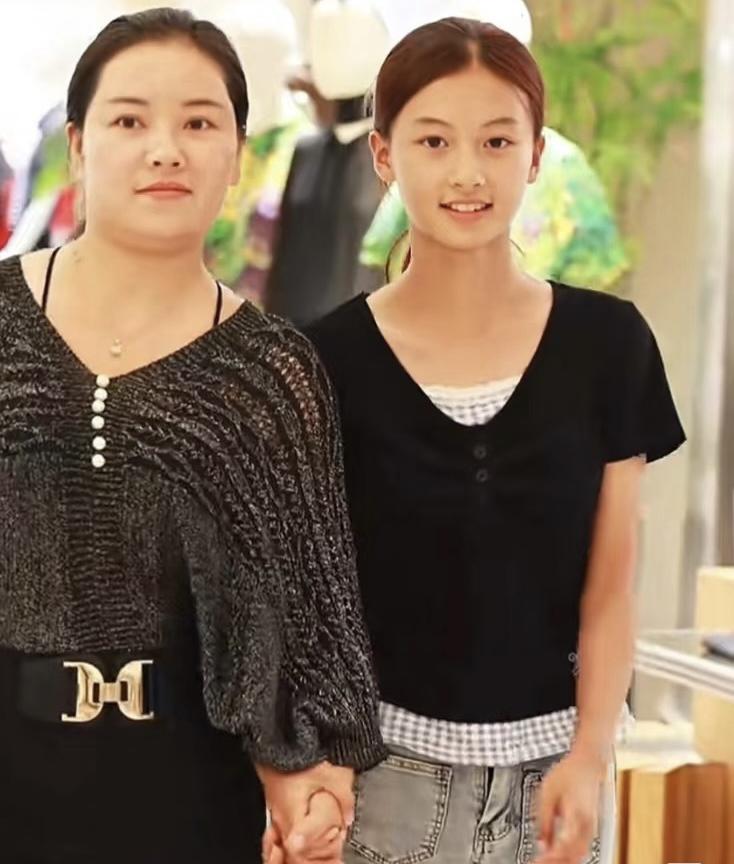 我最搞不懂的人，

就是七七的妈妈了，

既然最后还是选择让15岁的女儿出道，当