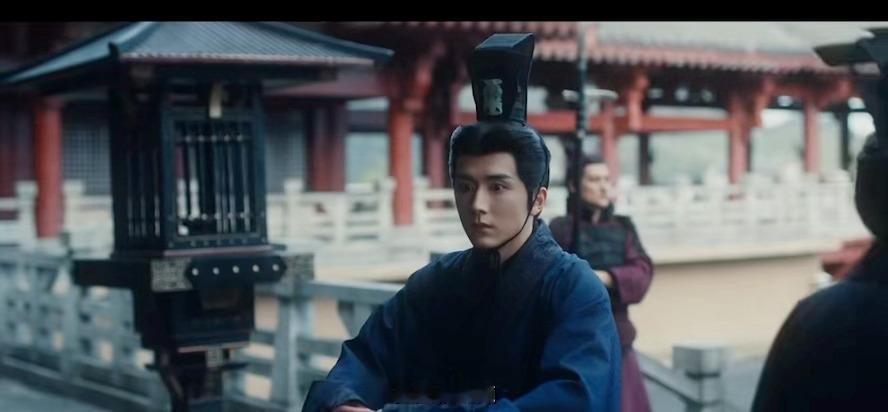 张新成两部剧两模两样张新成可塑性好强！《秦谜》里是温润端方的楚国公子芈元，完全符