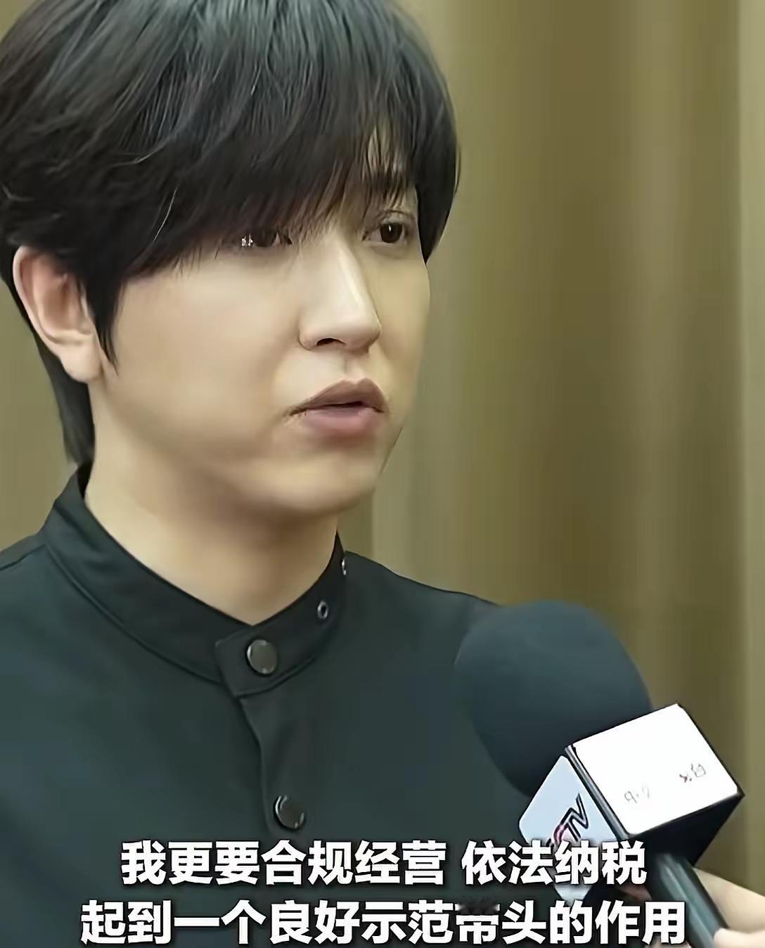 面相藏人品，细节见人心，这话放在白冰身上，真的让人不得不信。
 
很早之前就有网
