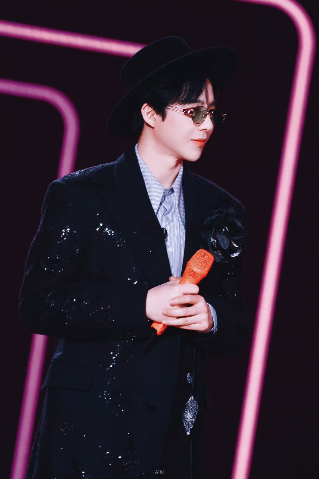 惊艳时光的颜值，温柔岁月的品性，此男绝美 