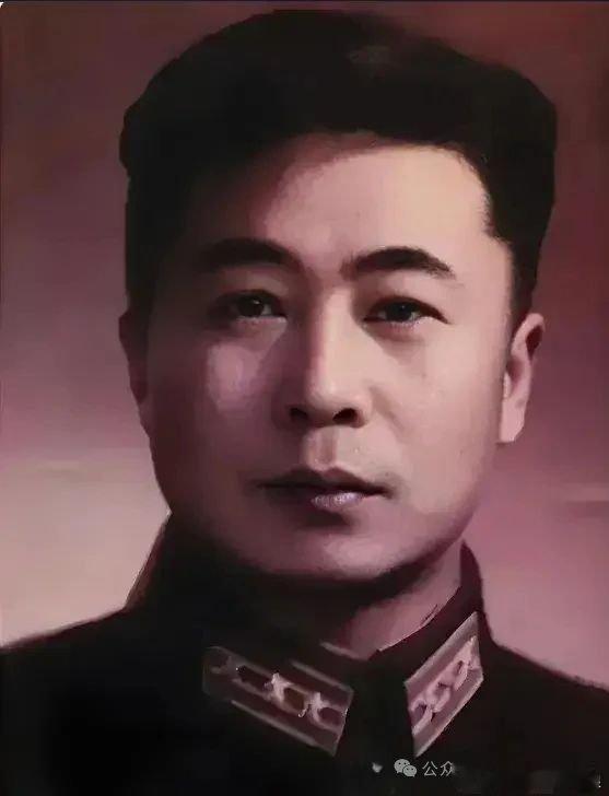 【没想到，《林海雪原》的作者曲波，竟然经历了这么多】这张照片上英俊的青年，名字叫