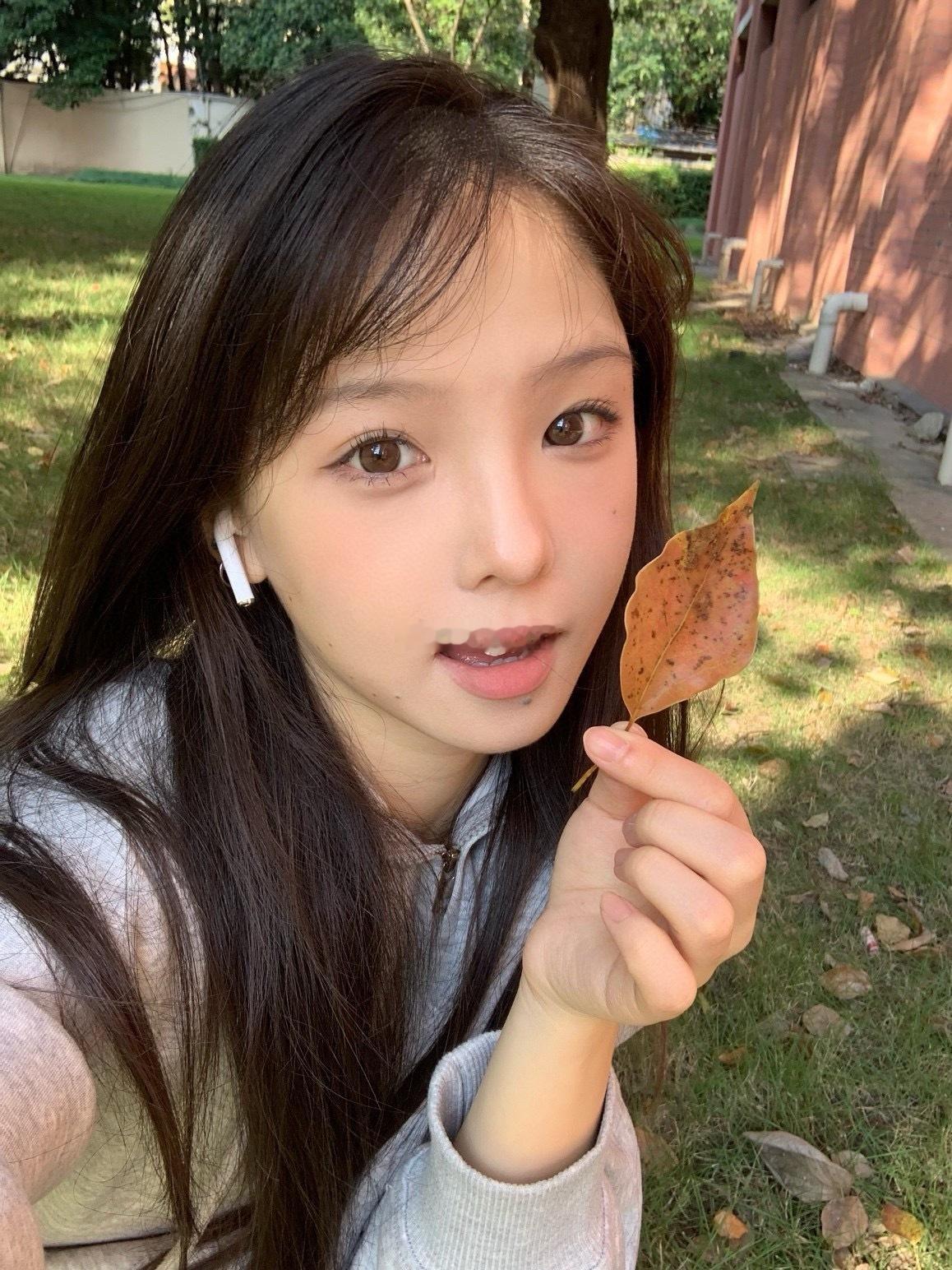 小甜茶 乖萌少女感爆击软妹私藏宝藏款 素颜都能戴自带水光氛围感 上眼会发光 