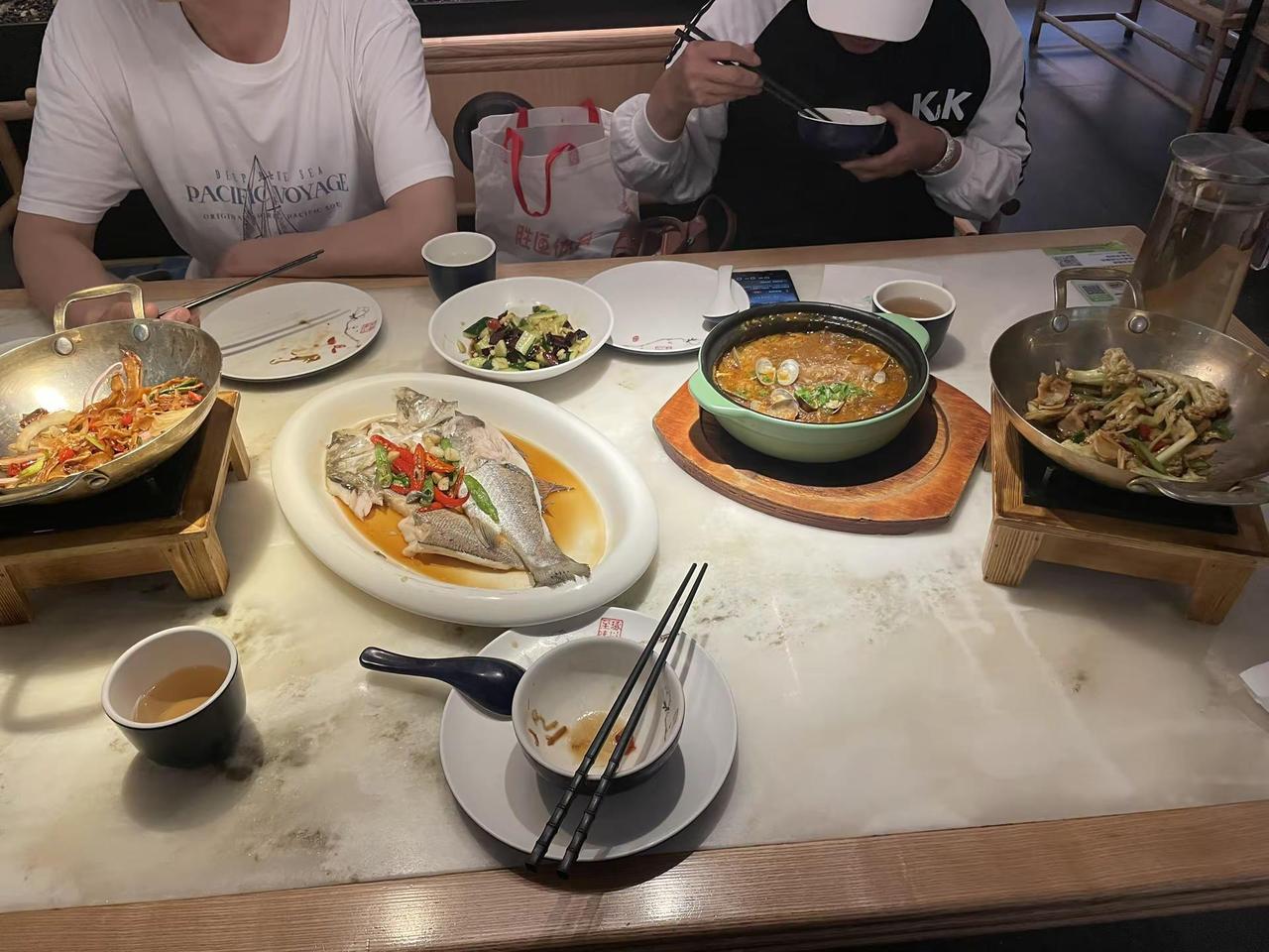 带父母吃绿茶餐厅。