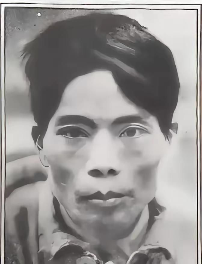 铁血忠魂照琼崖
 
1932年，琼崖红军独立师师长王文宇，率部苦战，身边仅剩唯一