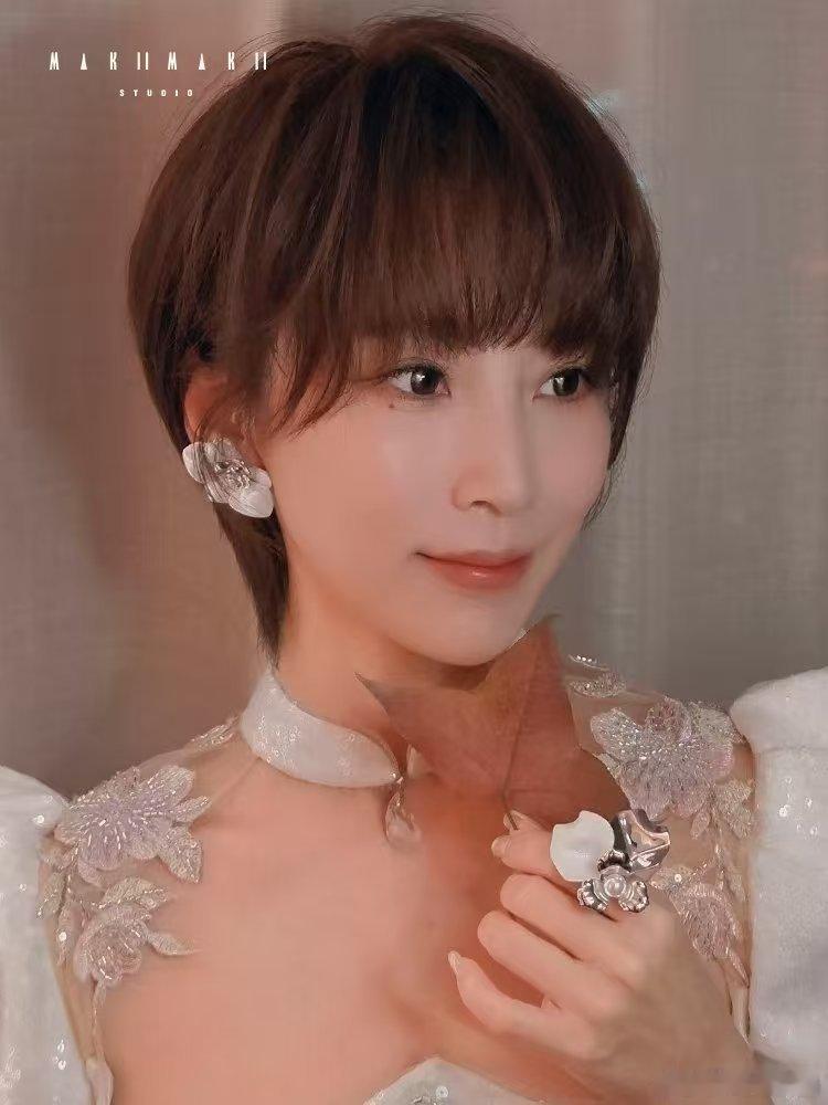 李小冉组表演时台下的谢楠乘风2026李小冉组舞台感染力太强，谢楠在台下笑得一脸开