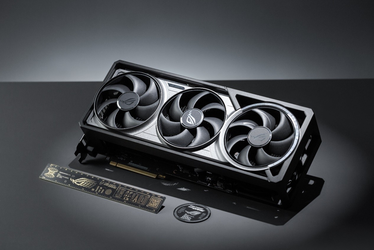 DLSS4.5 6 倍帧生成就位！华硕RTX50显卡解锁4K/240路径追踪体验