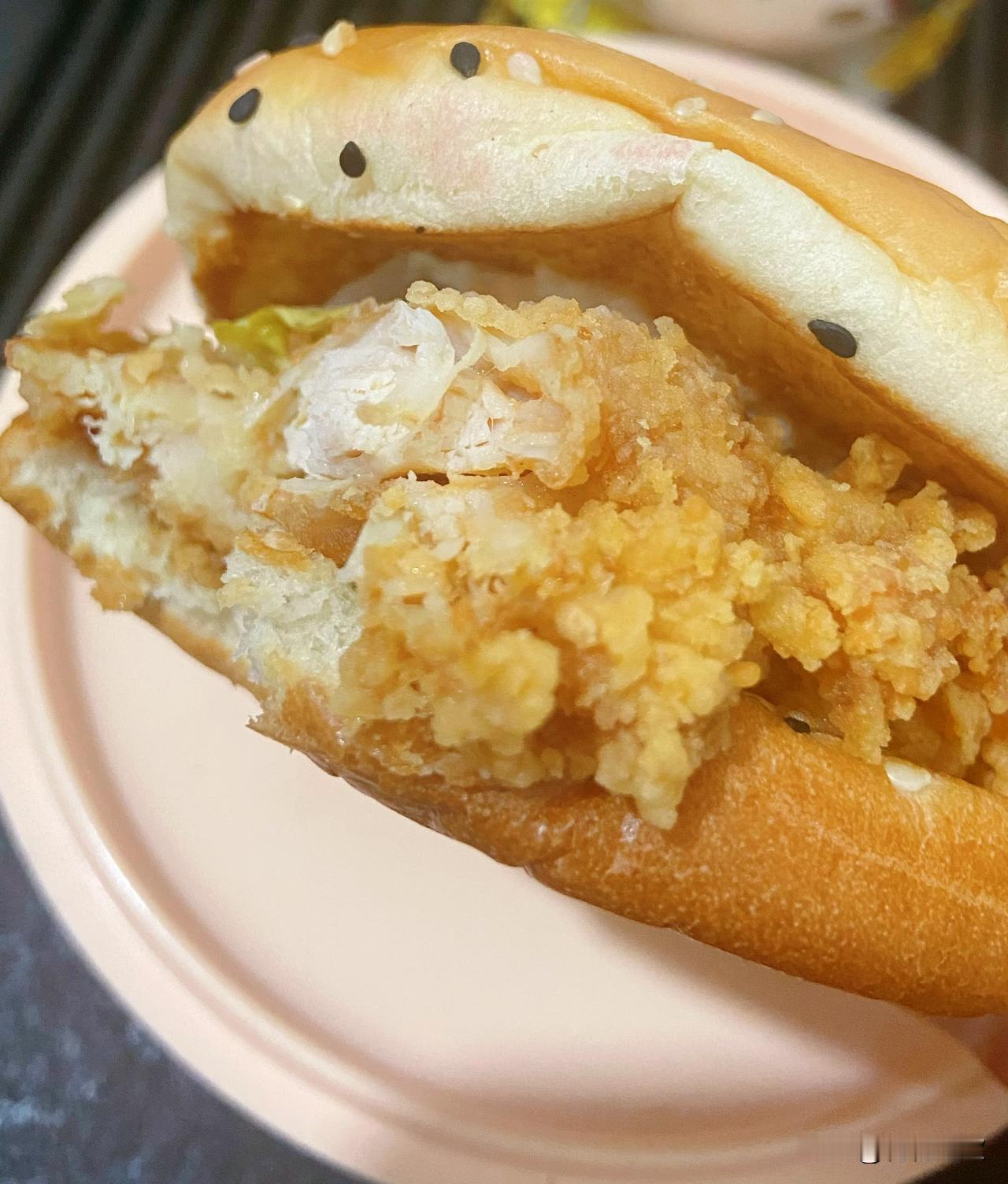 是什么给了我勇气？居然可以在晚餐吃一个鸡排汉堡🍔🍔🍔

是连续两天的运动给