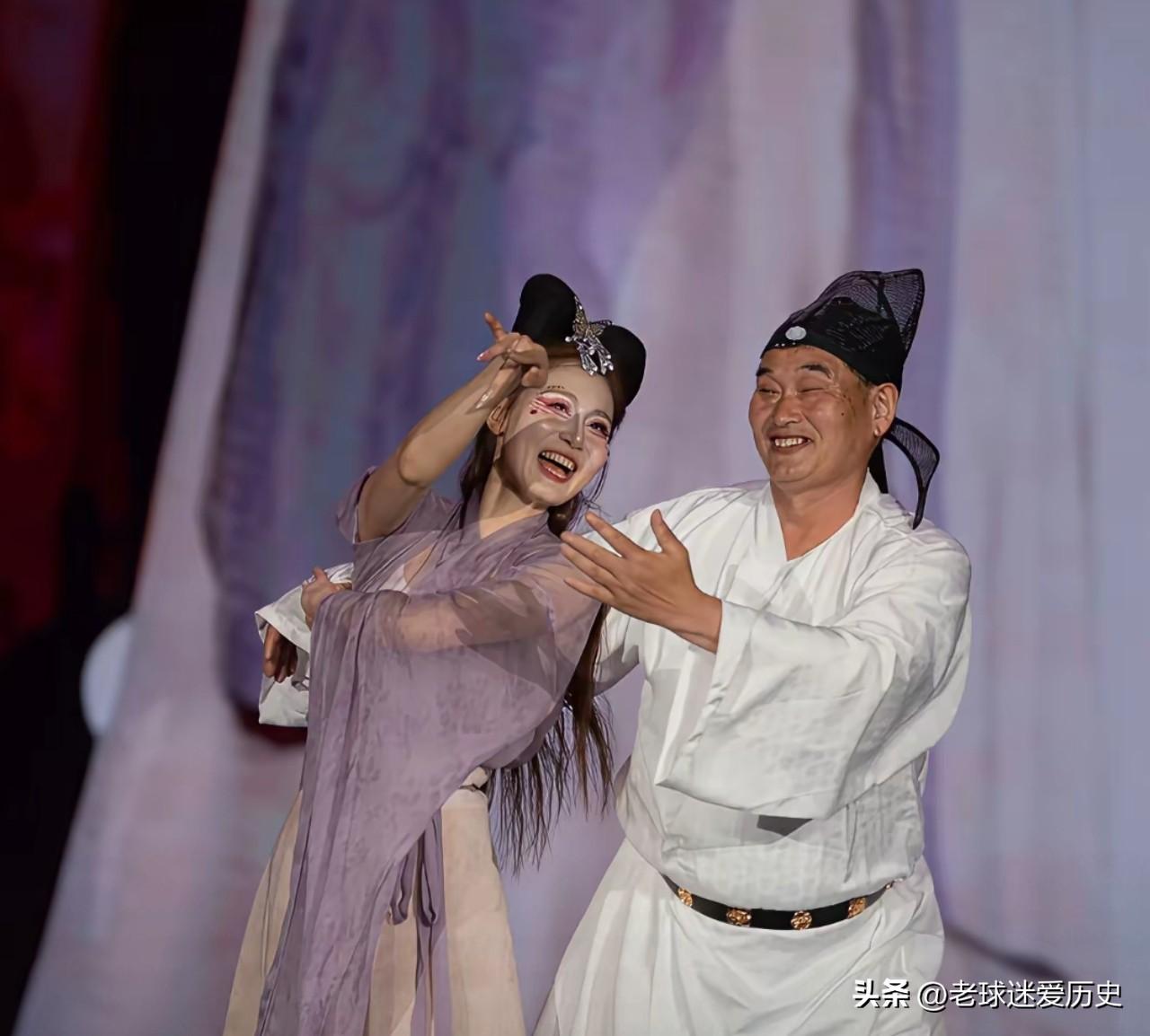 看得出来，大衣哥是真心喜欢这样的商演。