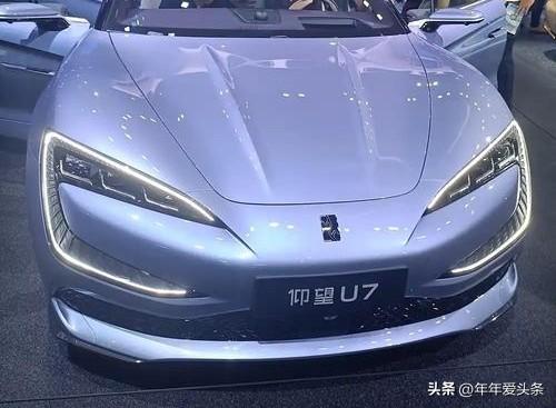 1995年，深圳一间简陋的实验室里，王传福用20万元启动资金，点燃了中国制造的星