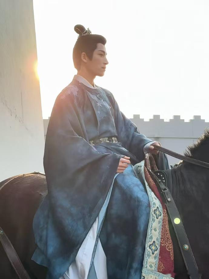 王星越略微出手白月光就回来了 谁能抵得住王星越的古装！依旧是天花板级别，略微出手
