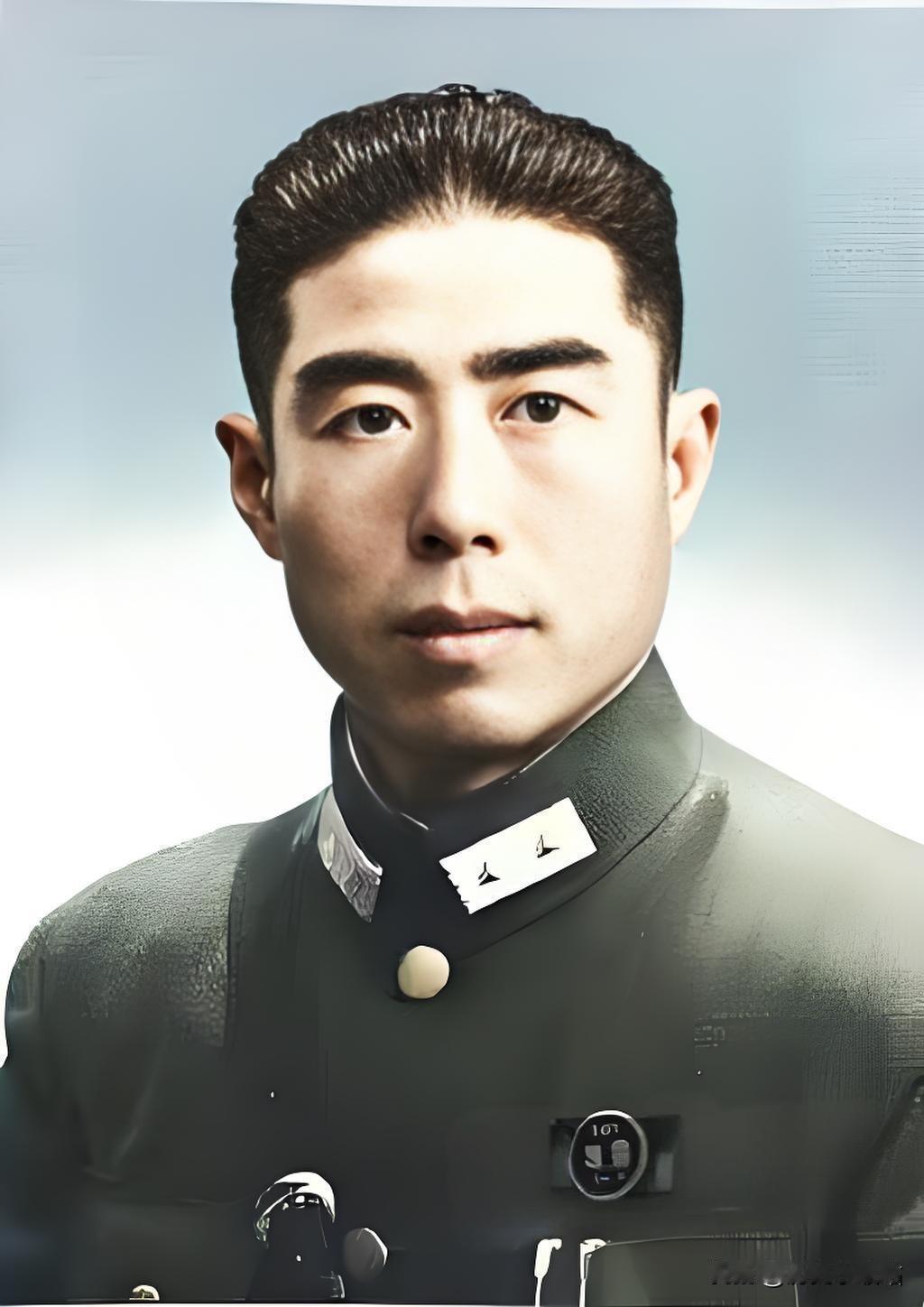 王凌云这哥们儿，河南汝阳土生土长的草根狠人！早年家里穷得叮当响，扛过锄头、做过买