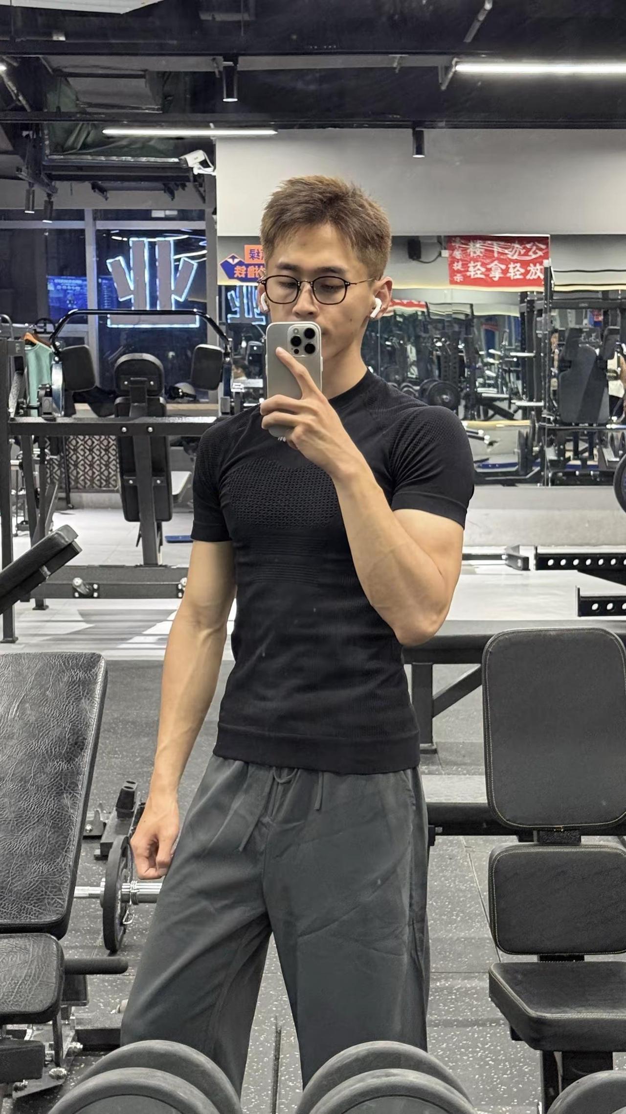 时隔三年再次叛逆黄毛。健身自律 亚麻雾茶