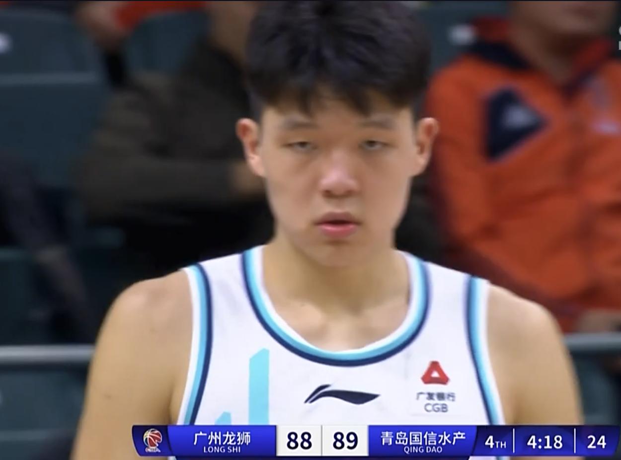 4秒2犯，半场3犯，19分钟5犯！CBA裁判针对，中国约基奇解气回击
青岛VS广