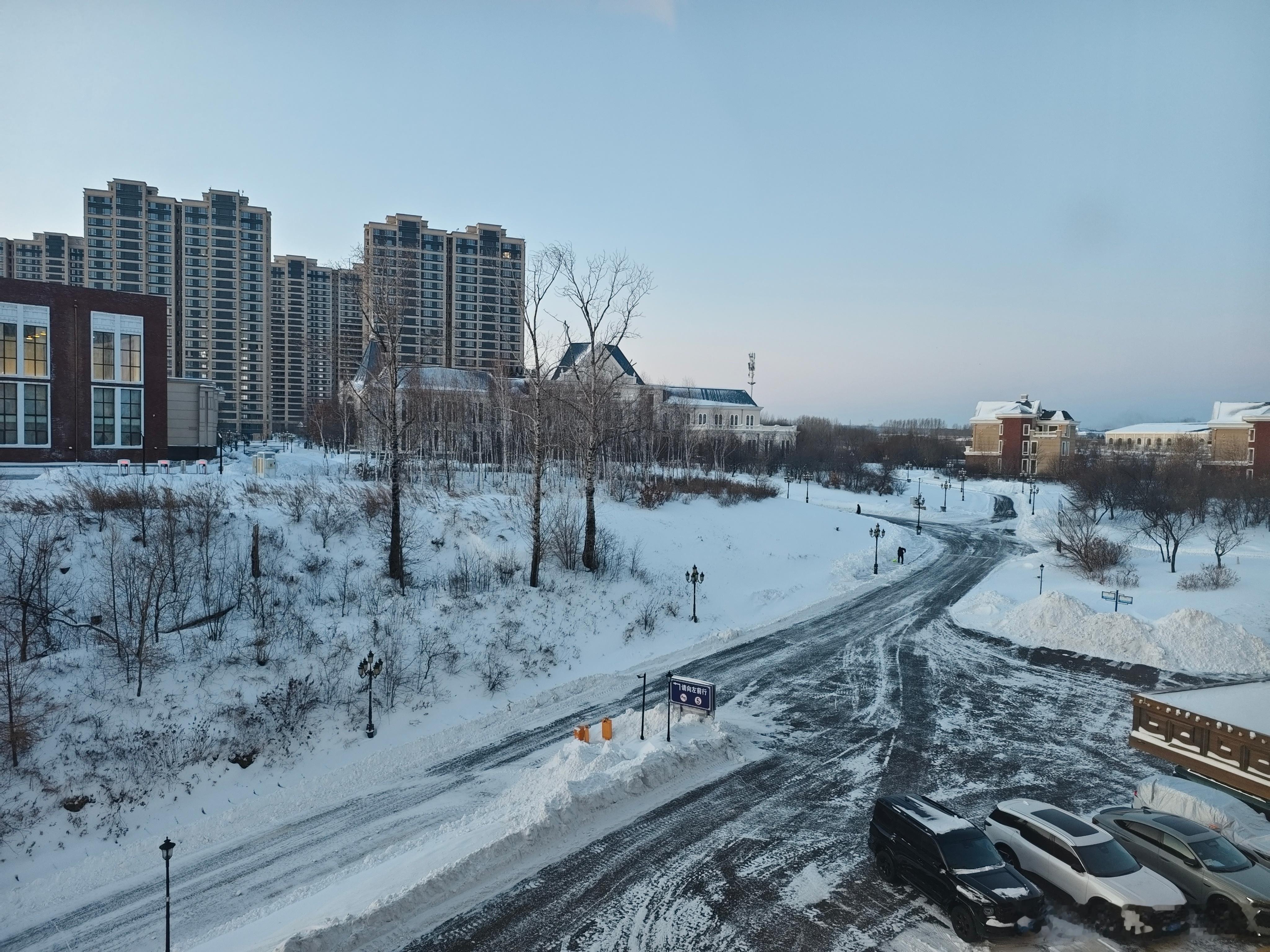 早上好，黑河！大家周末好，南方人对雪有执念，如果在哈尔滨没看够雪，欢迎来黑河溜达