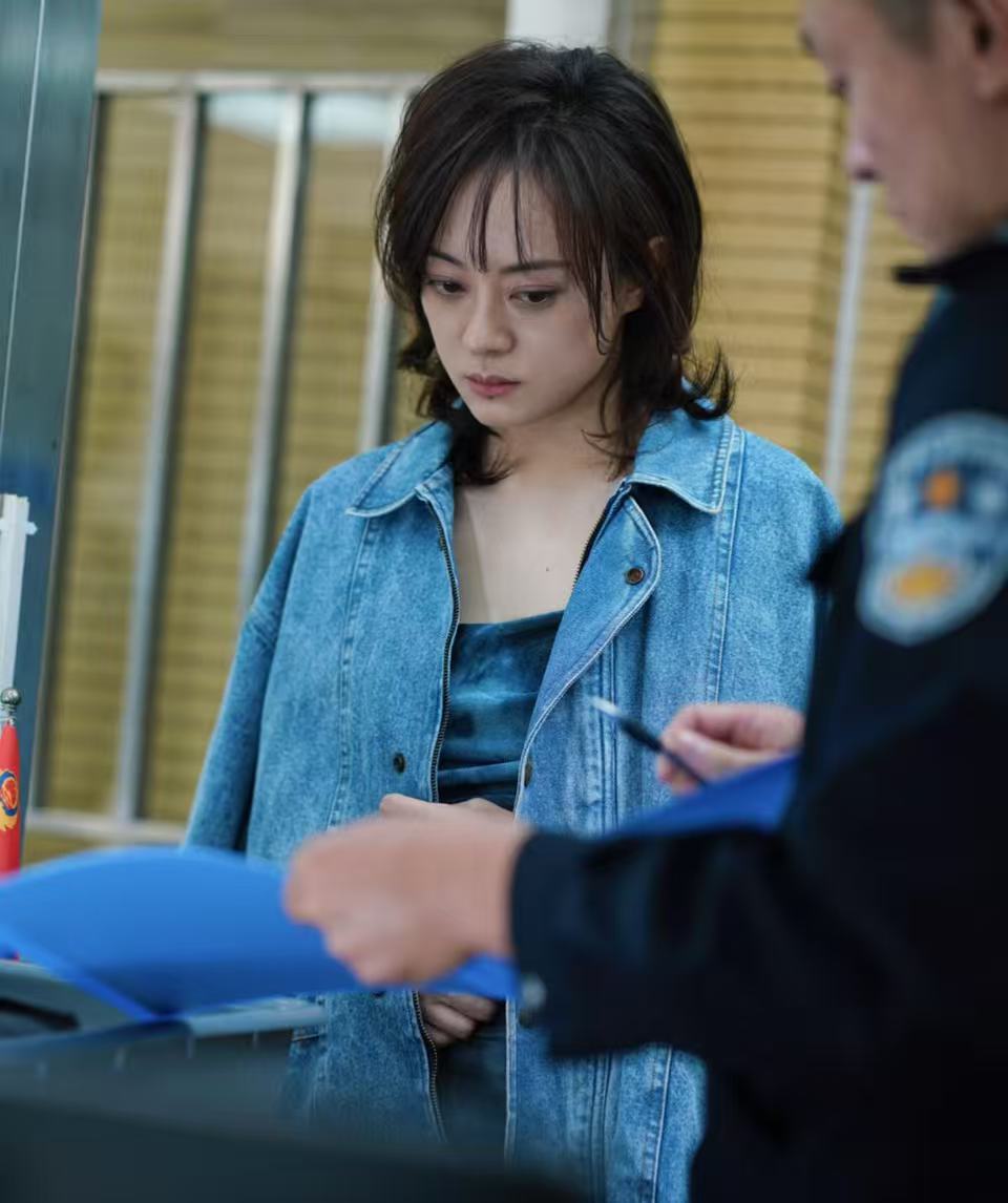 孙俪越长越像邓超了 孙俪邓超做了十几年的夫妻，感觉俩人神态越来越相似了，孙俪不会