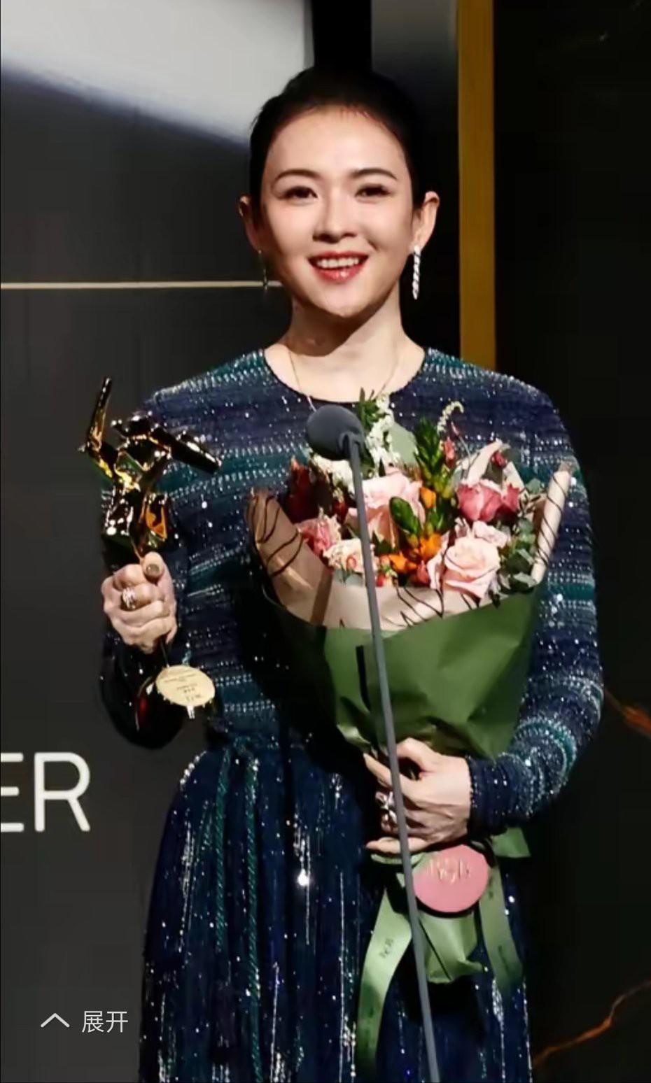 两大美女同台剪彩，章子怡肉眼可见的脸蛋变圆润了，钟楚曦呢？瘦成了一道闪电。
47