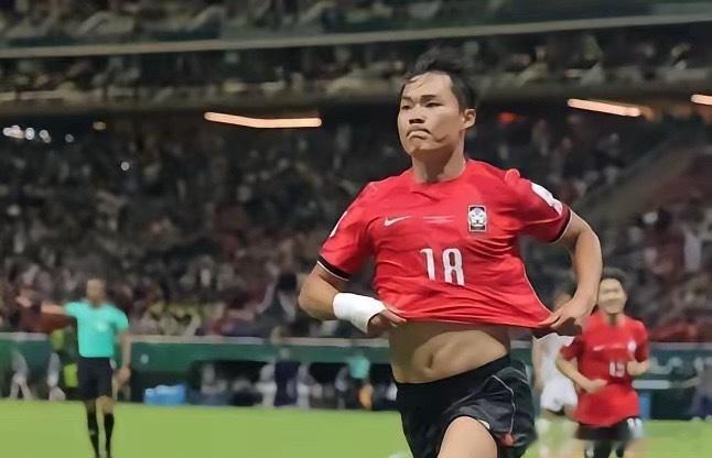 韩国绝杀功臣赛前高烧38度意志品质一流！韩国球员吴贤揆上场时顶着高烧奋战，依然斗