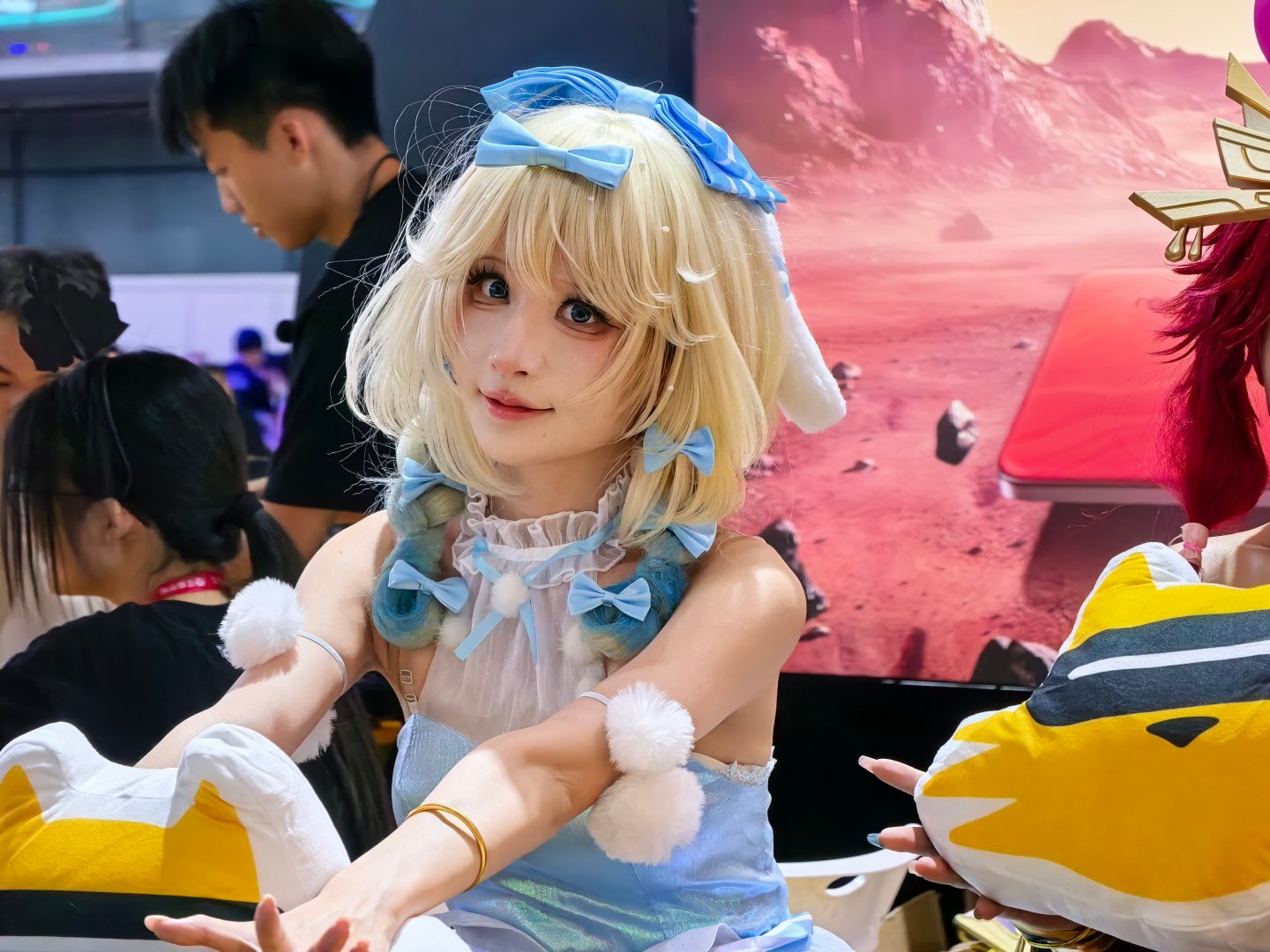 ChinaJoy的真我展台，这一次请的模特个个都好看[二哈]我知道你们爱看，就多