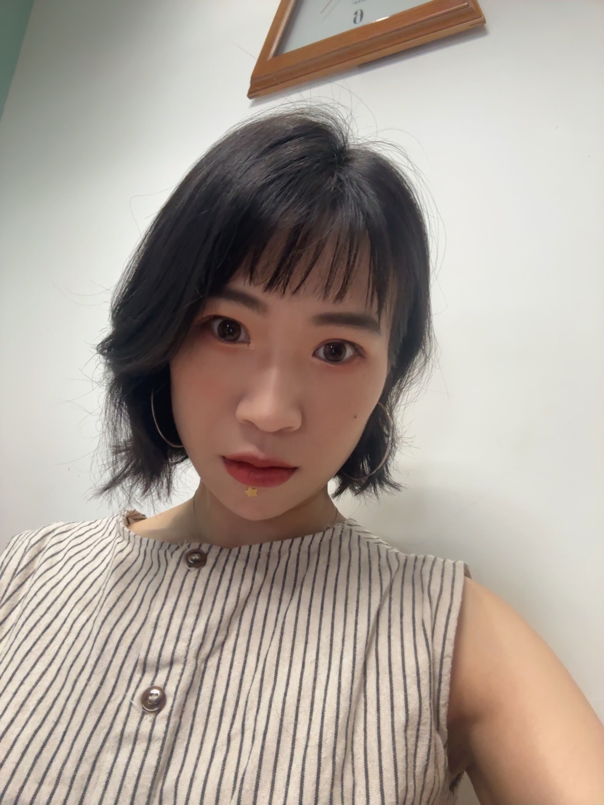 短发还挺好打理的 早上随便抓了下 ​​​