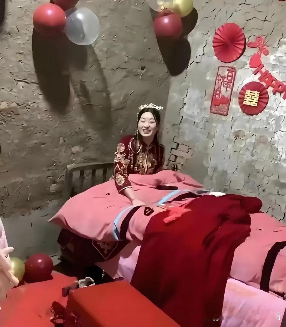 看新娘的表情、是嫁给爱情没错了 