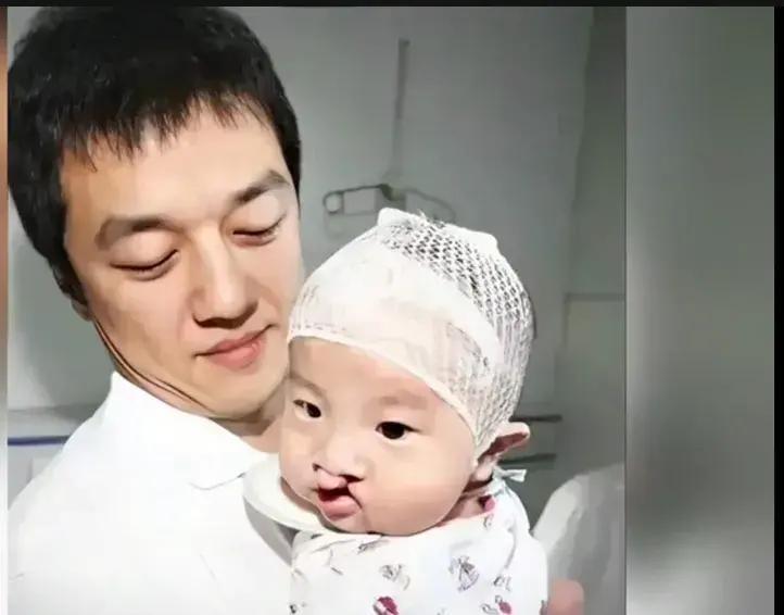 2006年5月，一个特殊的女孩在北京出生，她就是李亚鹏和王菲的女儿李嫣。怀孕四个