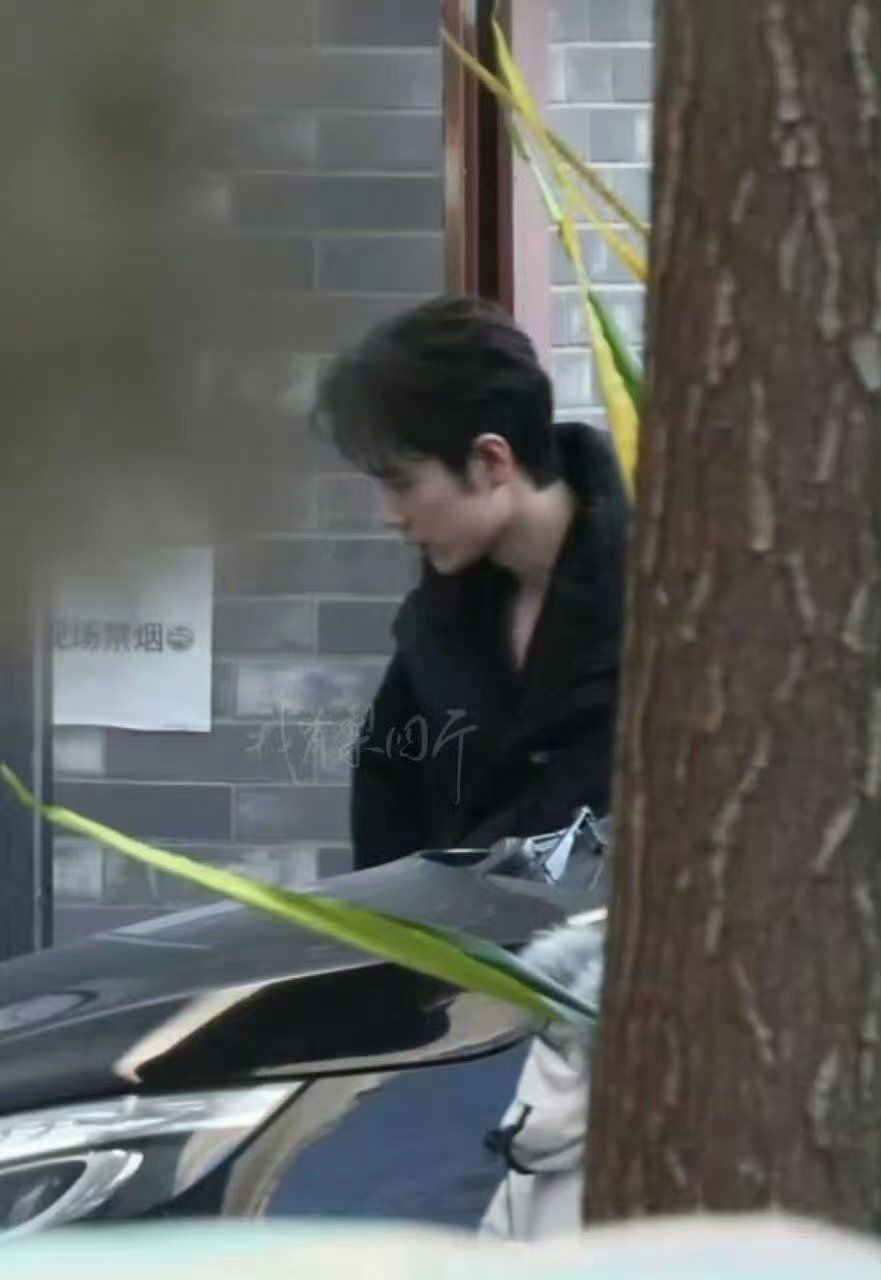 肖战网络视听盛典素颜上班肖战素颜上班 不知道肖战的素颜很曼妙 