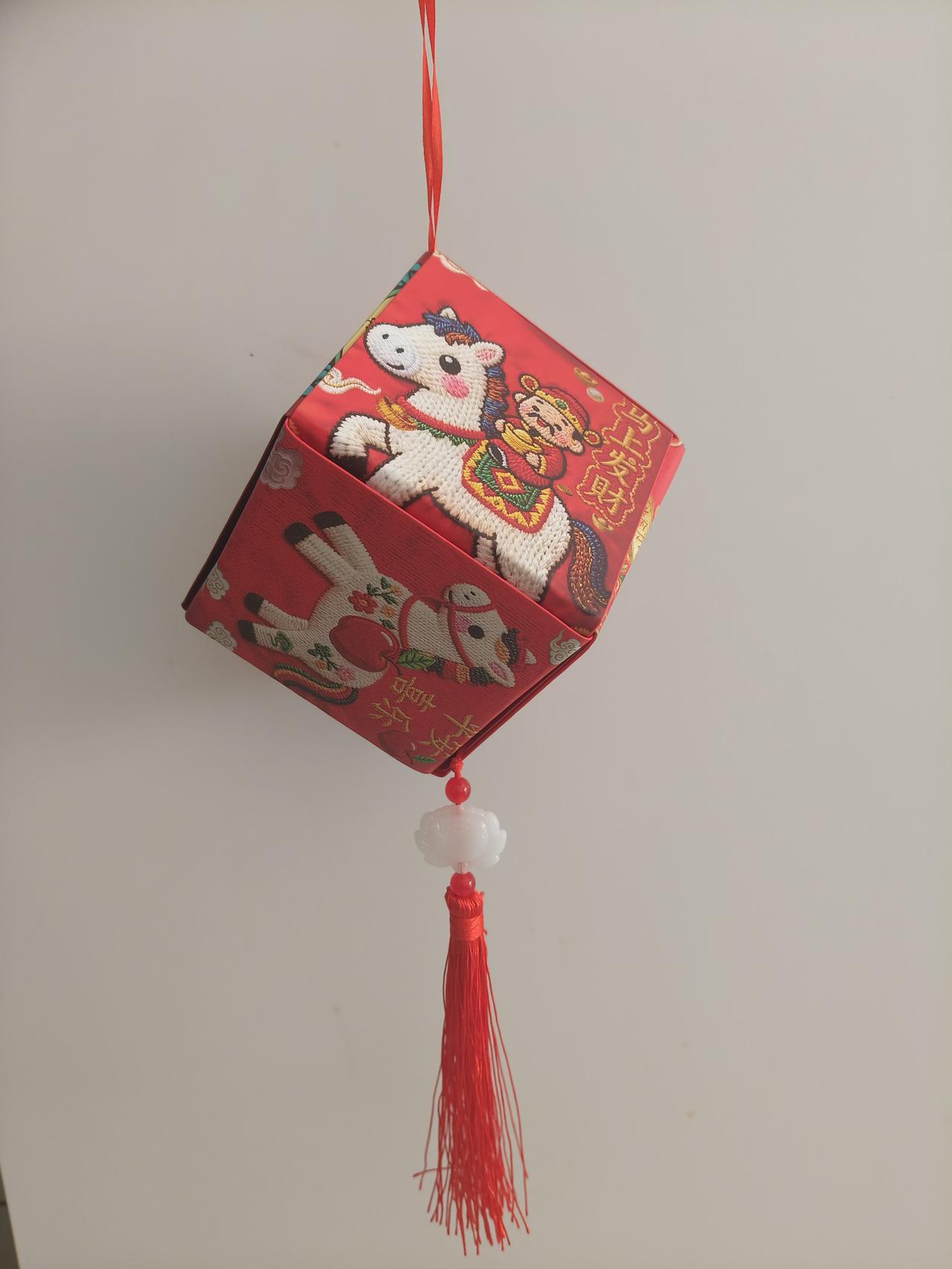 男孩读书不用功，
长大只能干苦工。
女孩读书不用功，
长大日子不轻松。

人走邪