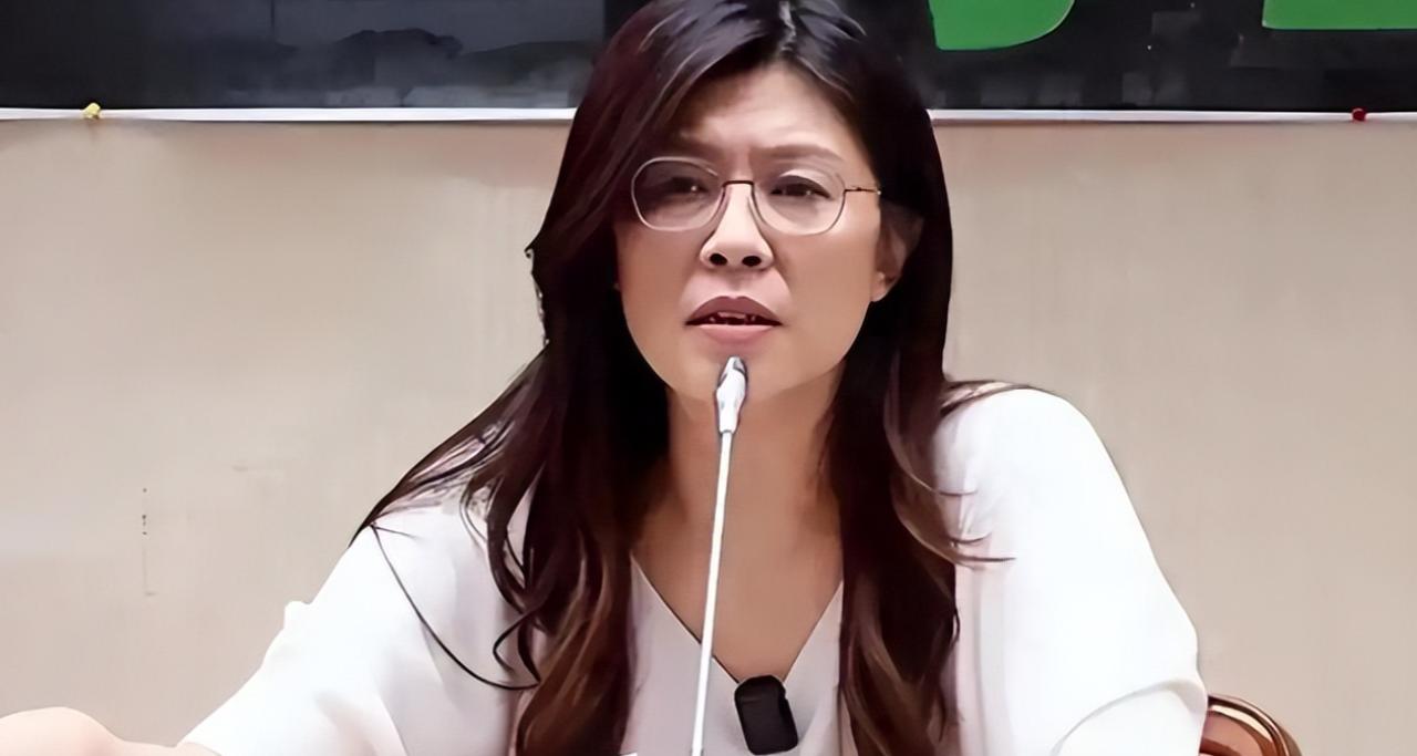 [微风]郑丽文硬刚德国记者火了！怼记者只是表面，这 3 个问题才关键！

郑丽文