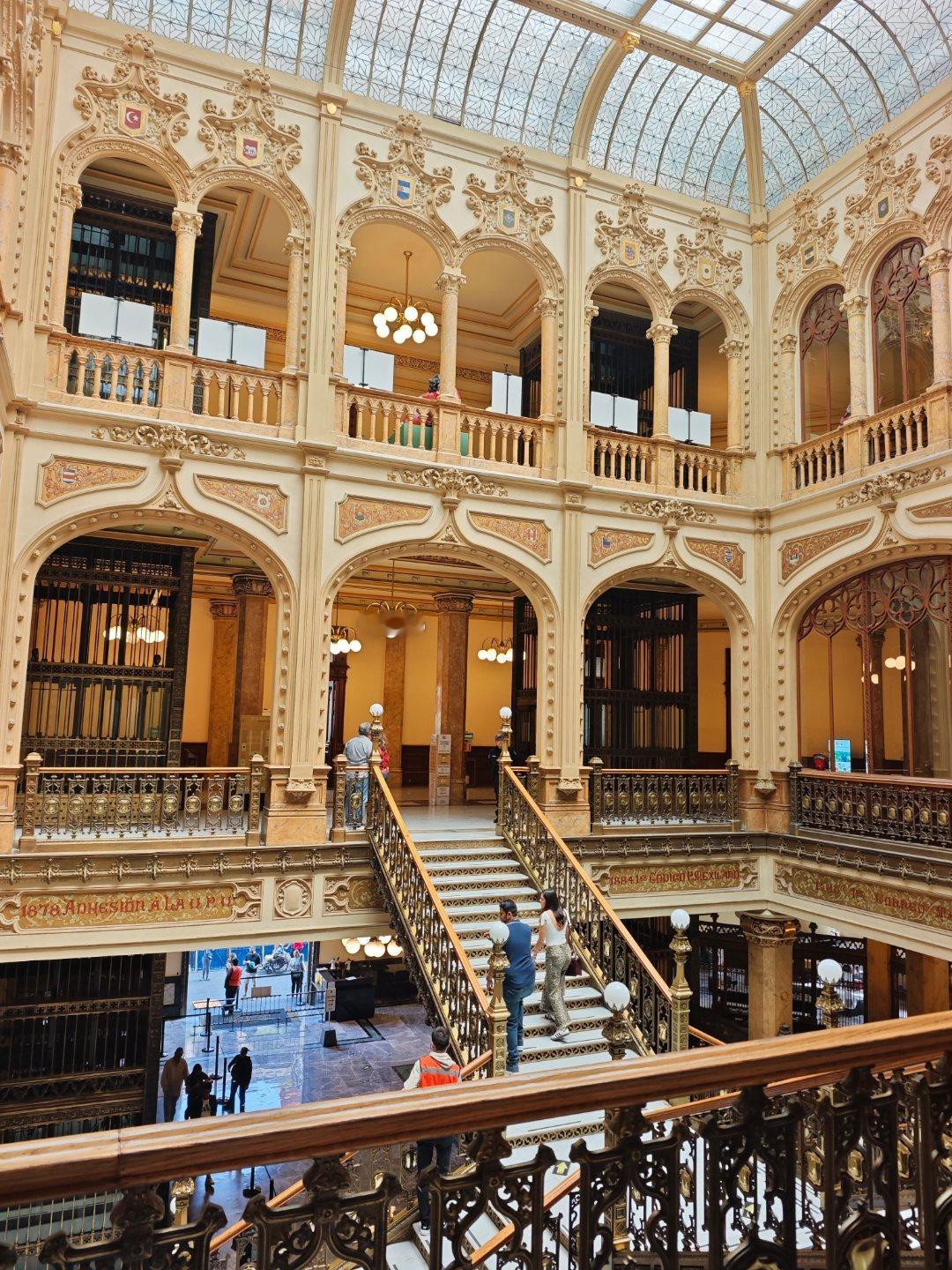 Palacio Postal 邮政宫（邮政厅博物馆）到现在仍然是正在营业的邮局很