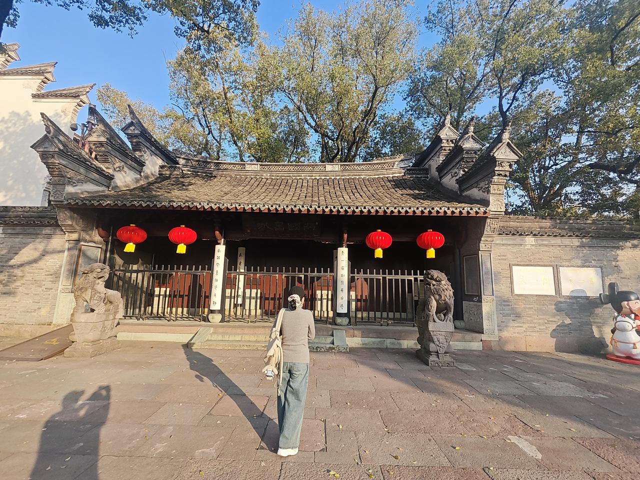 读万卷书，不如行万里路。其实无论读书还是旅行都是为了更加充实自己，让自己的生活多